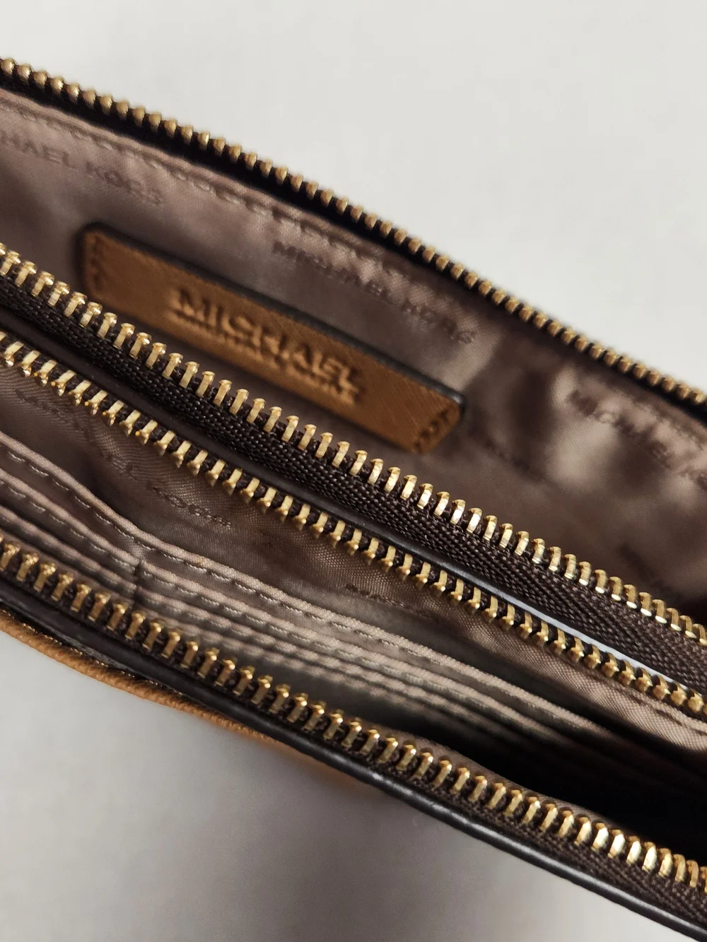 Michael Kors Bedford Signature Large Double Zip Wristlet Wallet Brown Beige EUC